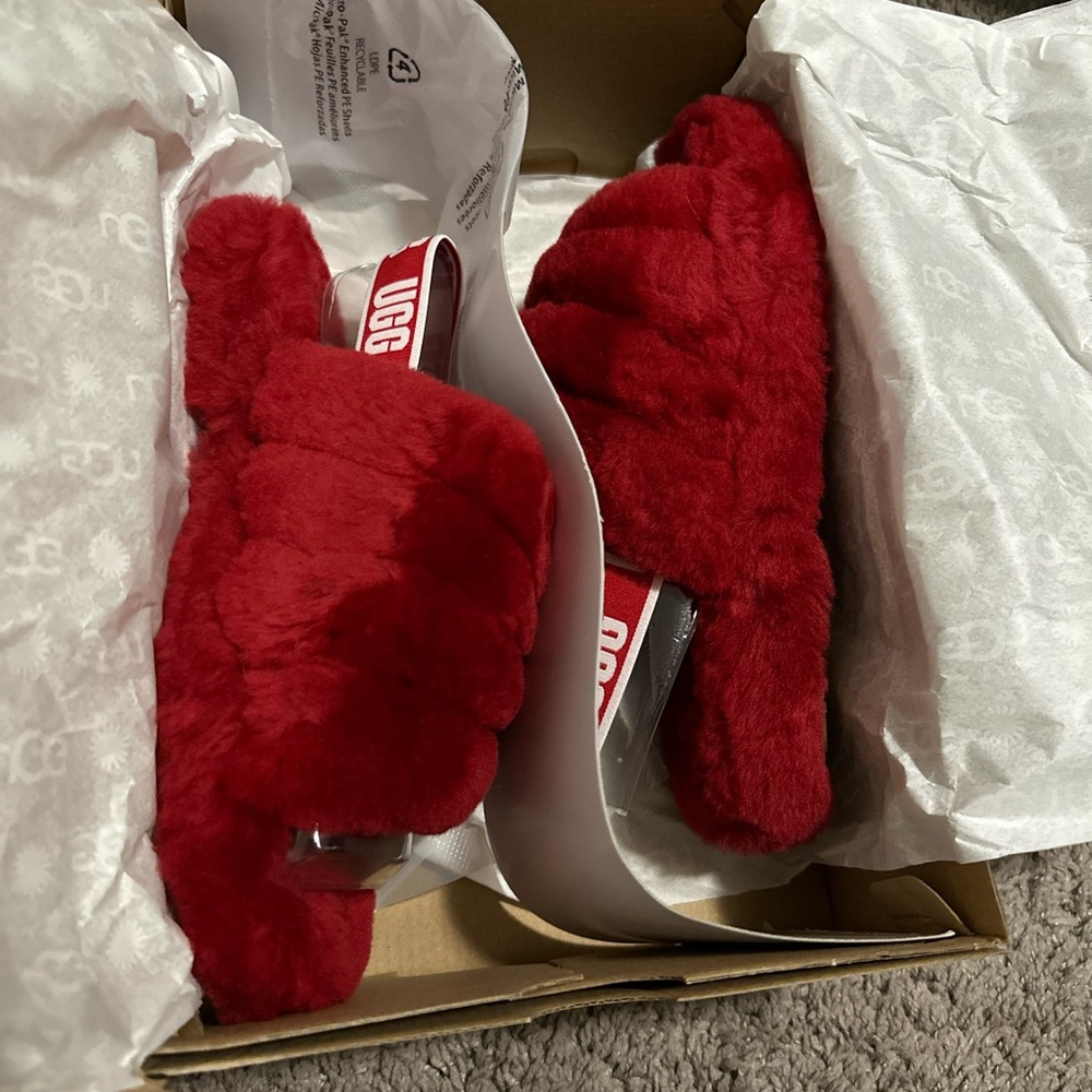 Red fluff Ugg yeah slide